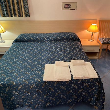 B&B La Terrazza Sul Porto Ponza Bagian luar foto