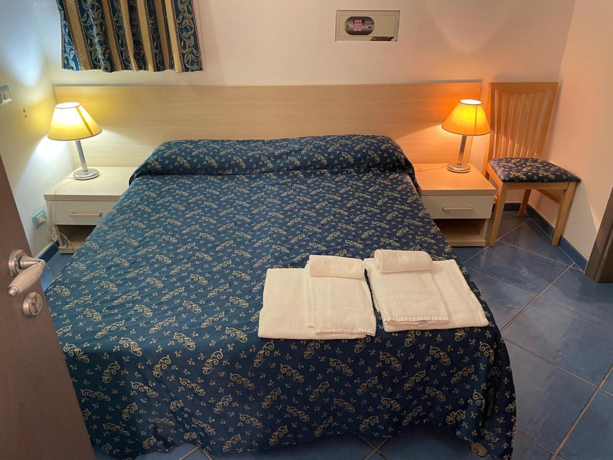 B&B La Terrazza Sul Porto Ponza Bagian luar foto