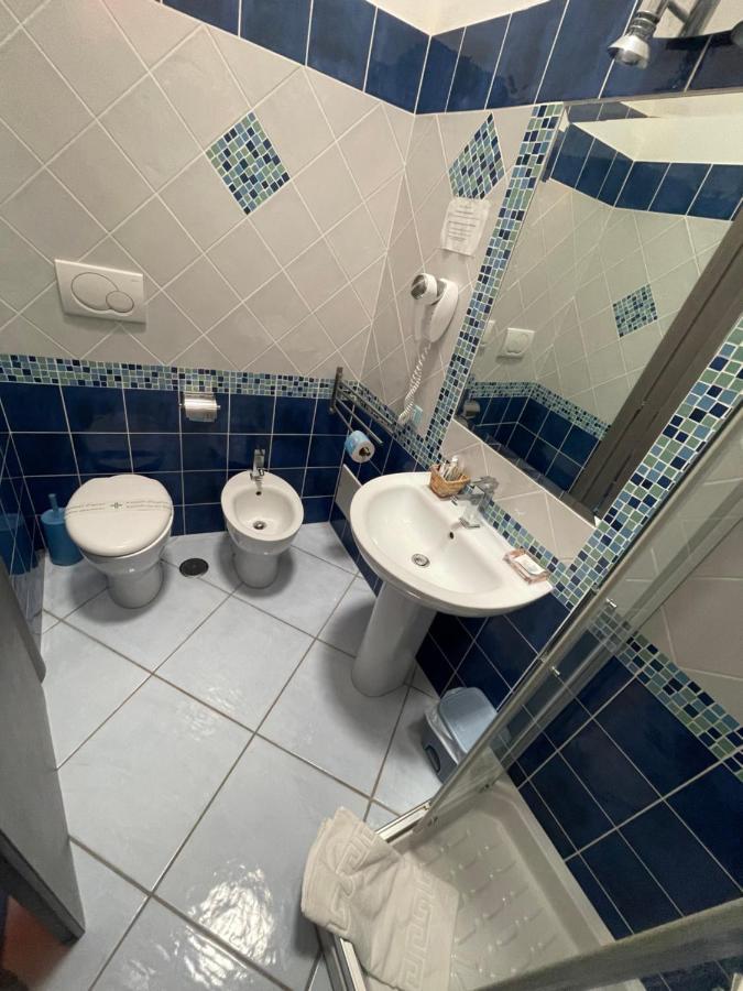 B&B La Terrazza Sul Porto Ponza Bagian luar foto