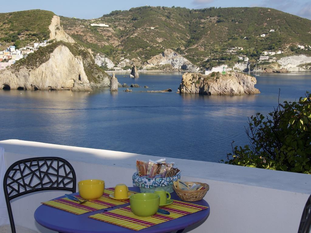 B&B La Terrazza Sul Porto Ponza Bagian luar foto