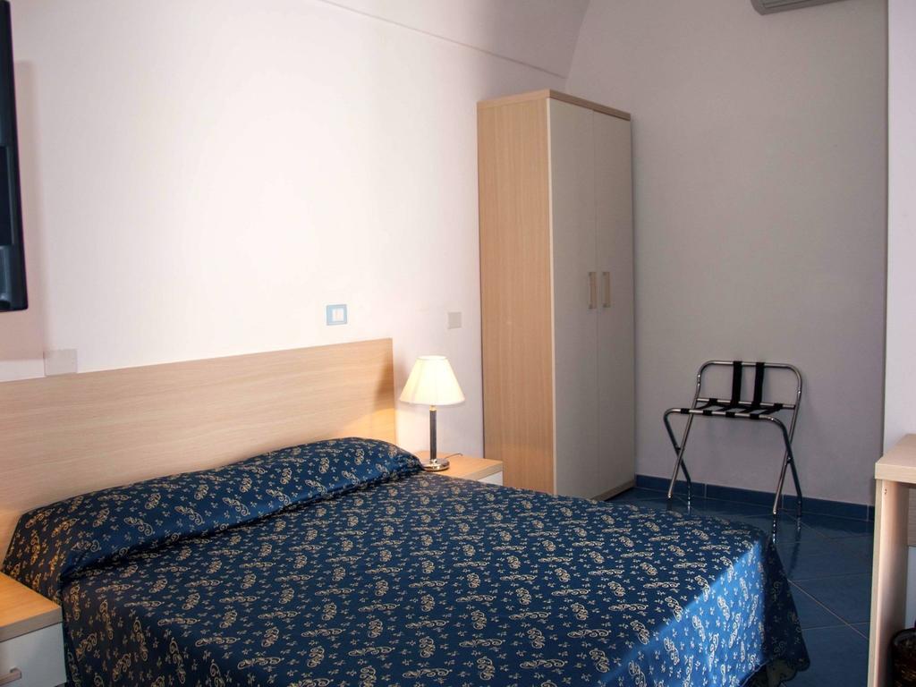 B&B La Terrazza Sul Porto Ponza Bagian luar foto