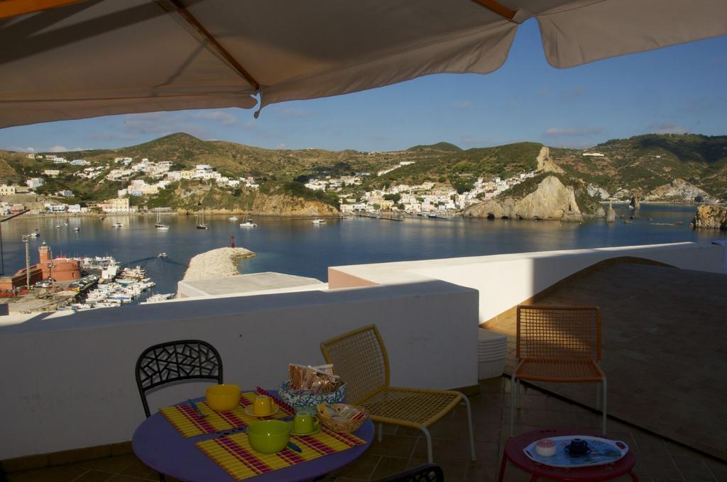 B&B La Terrazza Sul Porto Ponza Bagian luar foto