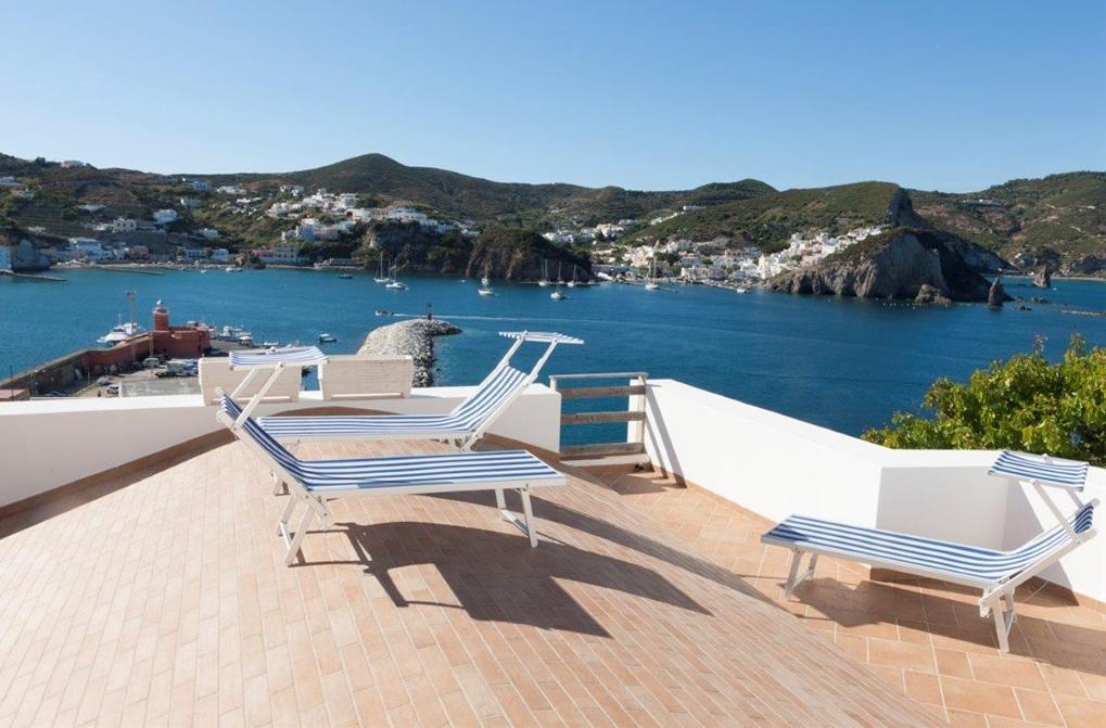 B&B La Terrazza Sul Porto Ponza Bagian luar foto